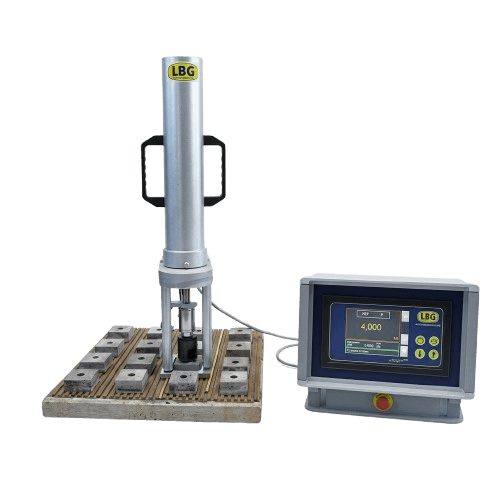 Fotografía del equipo M053 - Máquina universal portátil